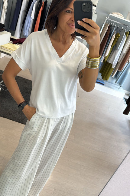 T-shirt regular scollo a V bianca kk