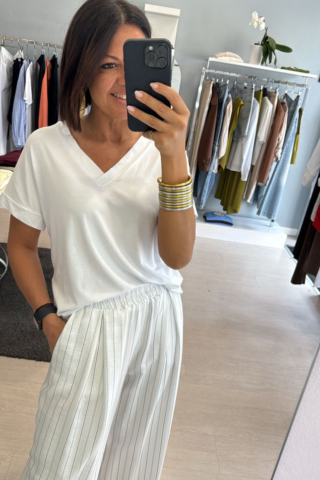 T-shirt regular scollo a V bianca kk