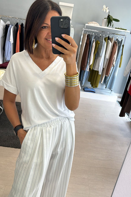 T-shirt regular scollo a V bianca kk