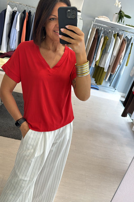 T-shirt regular scollo a V rossa kk
