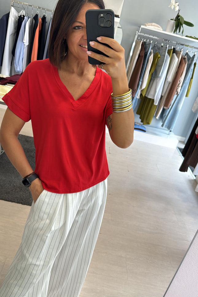T-shirt regular scollo a V rossa kk