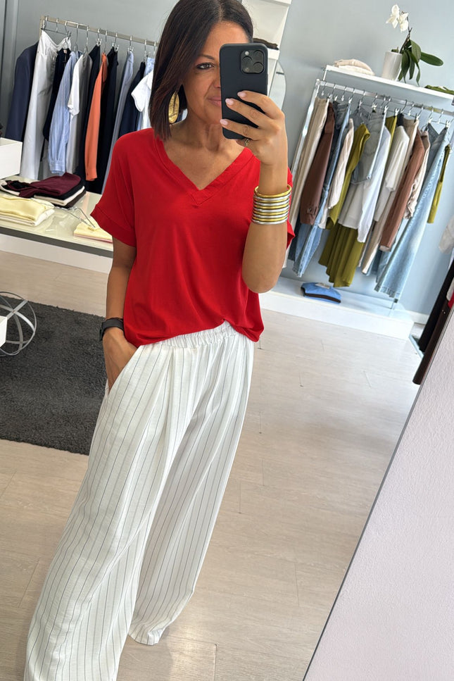 T-shirt regular scollo a V rossa kk