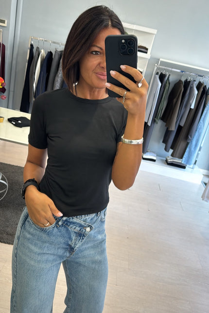 T-shirt girocollo nera kn