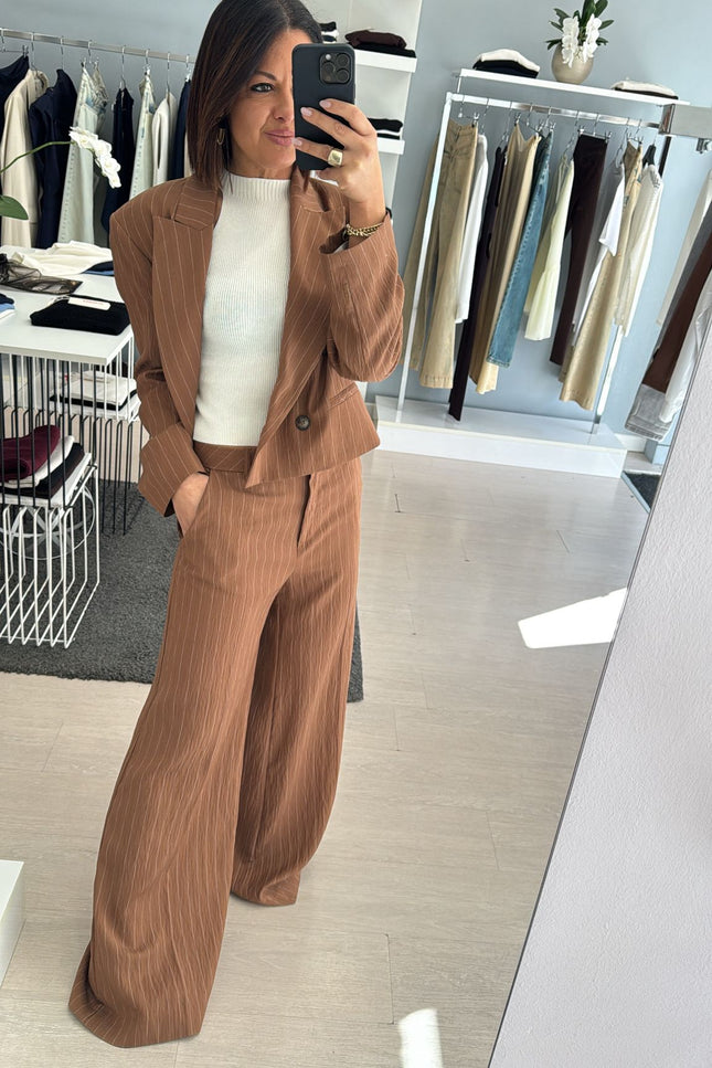 Giacca crop completo tabacco gessato