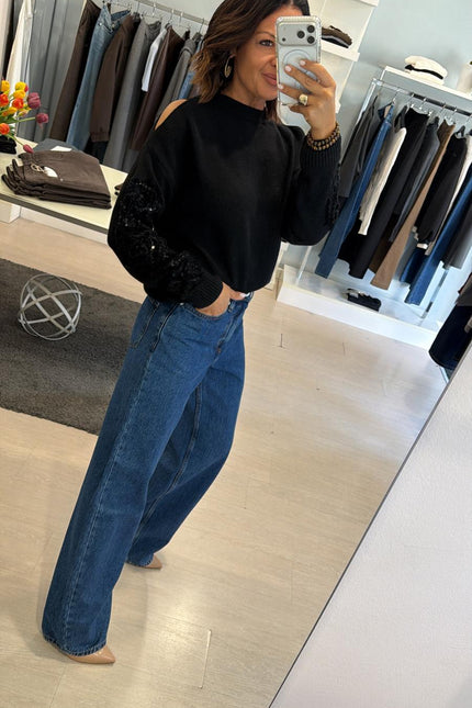 Girocollo nero in maglia con ricamo kk