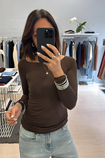 Scollo a barca modal cioccolato