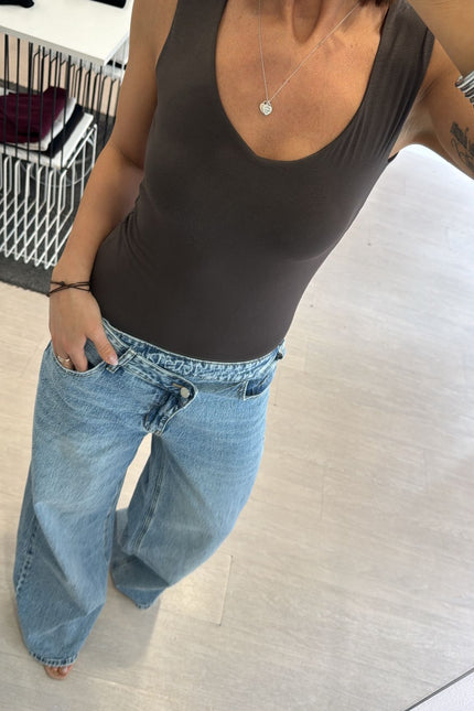 Jeans dritto vita incrociata cc