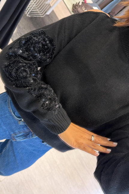 Girocollo nero in maglia con ricamo kk