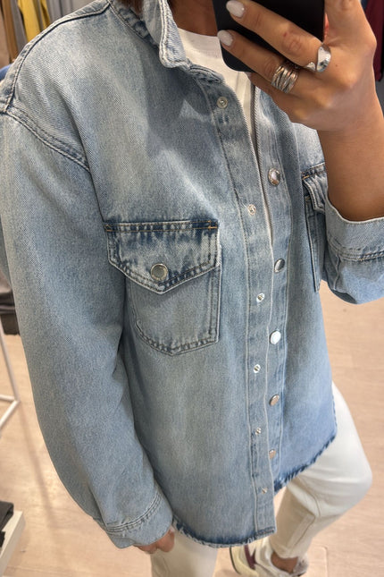 Giacca camicia over denim