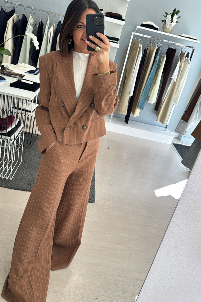 Pantalone completo tabacco gessato