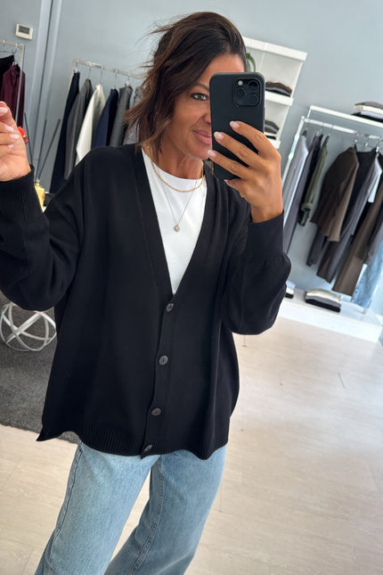 Cardigan over nero kn
