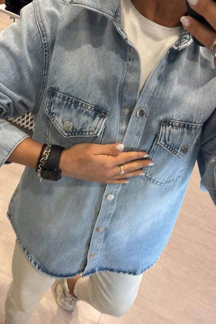 Giacca camicia over denim