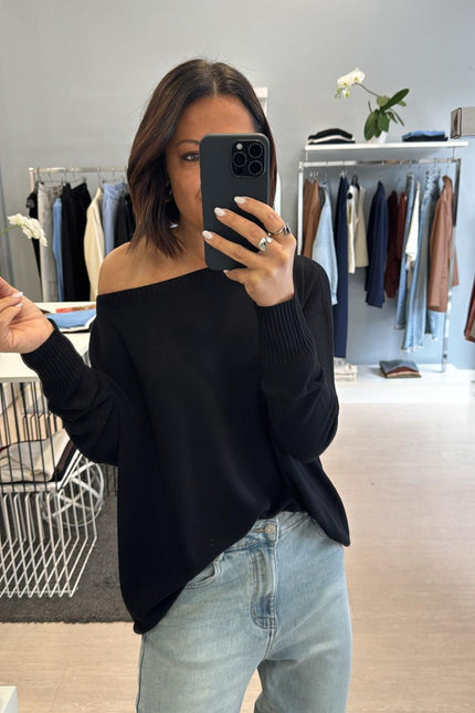 Scollo barca over nero