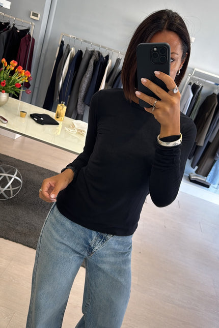 Maglia girocollo nera kn