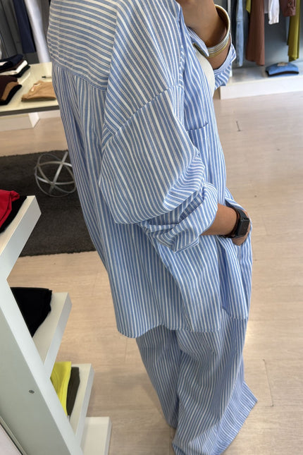 Camicia oversize a righe bianca azzurra cc