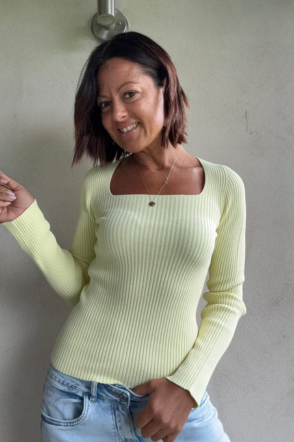 Maglia scollo quadrato