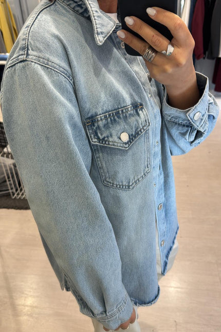 Giacca camicia over denim