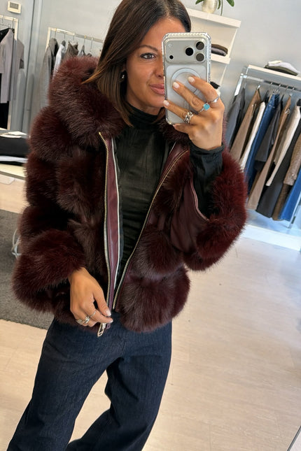 Pelliccia eco con dettagli leather-effect bordeaux yl