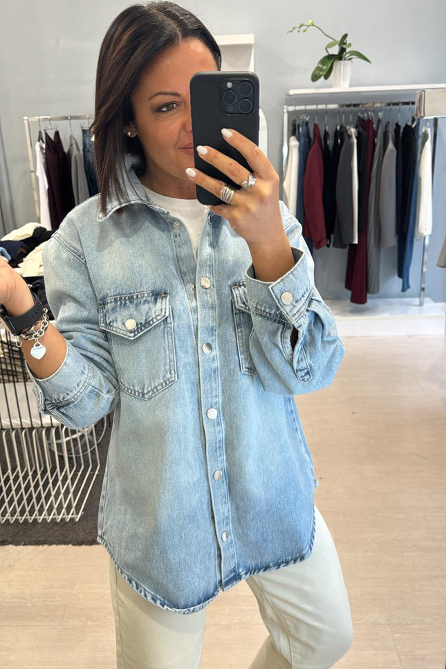 Giacca camicia over denim