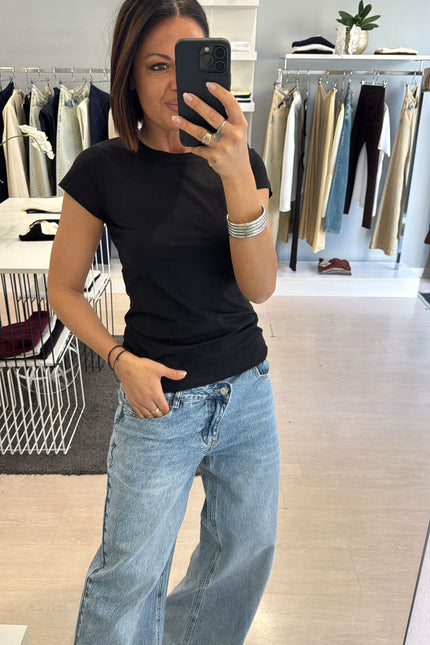 T-shirt slim nera cc