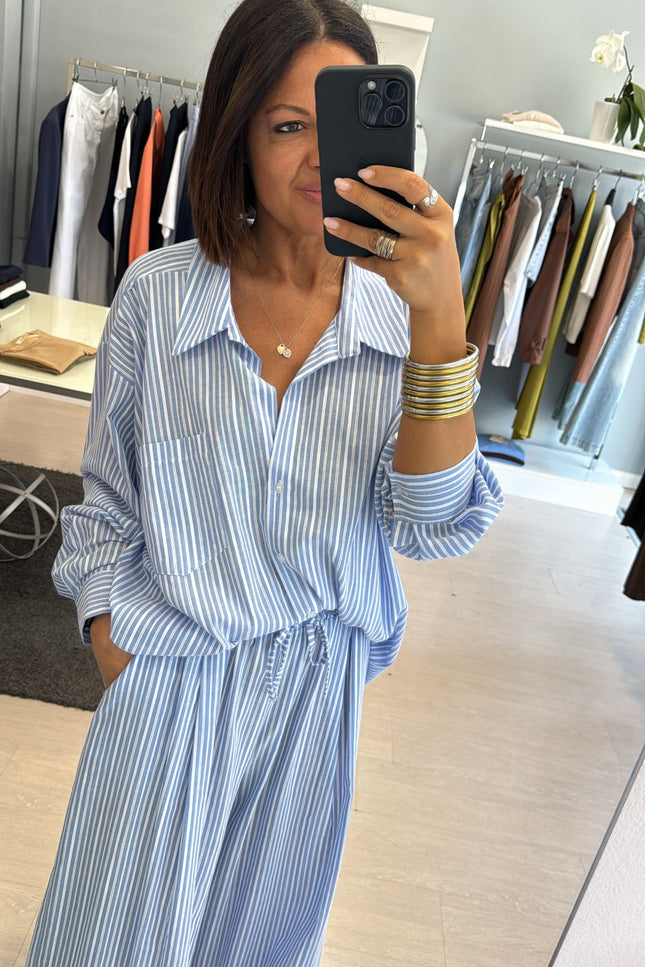 Camicia oversize a righe bianca azzurra cc