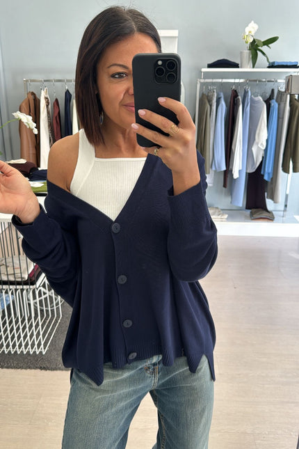 Cardigan over blu