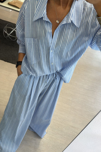 Camicia oversize a righe bianca azzurra cc