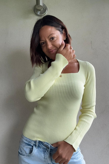 Maglia scollo quadrato