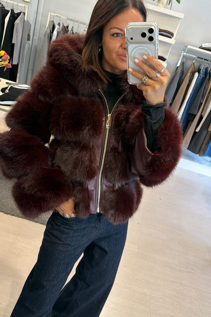Pelliccia eco con dettagli leather-effect bordeaux yl