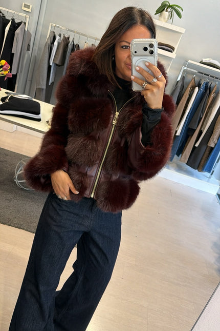 Pelliccia eco con dettagli leather-effect bordeaux yl