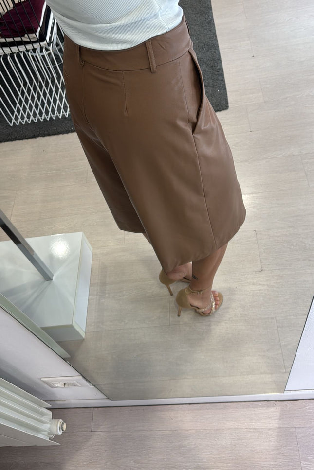 Bermuda in ecopelle cuoio kn