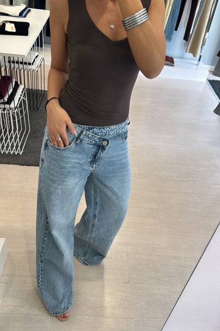 Jeans dritto vita incrociata cc