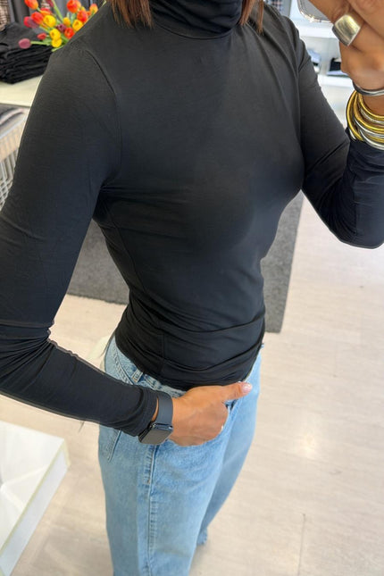 Dolcevita in viscosa nero kn
