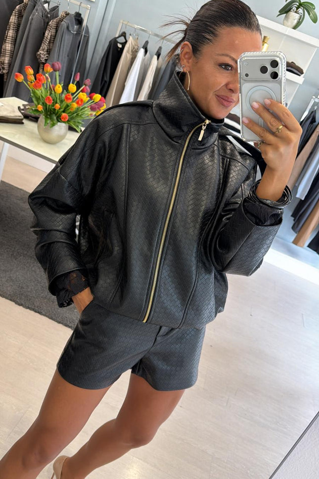 Bomber nero in ecopelle intrecciata kk