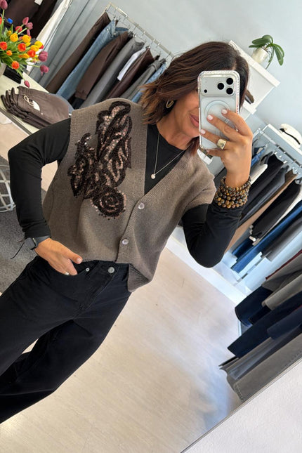 Gilet tortora in maglia con ricamo kk