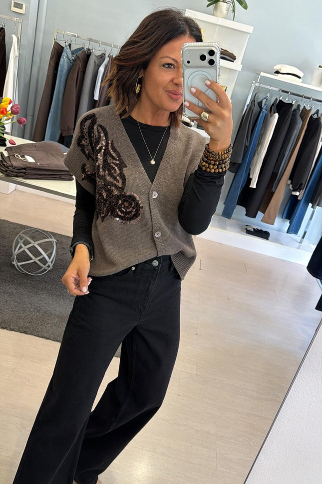 Gilet tortora in maglia con ricamo kk