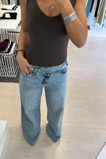 Jeans dritto vita incrociata cc