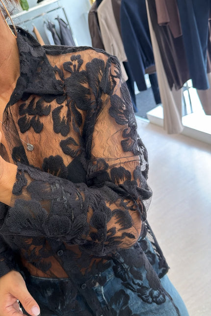 Camicia in pizzo a motivo floreale kk